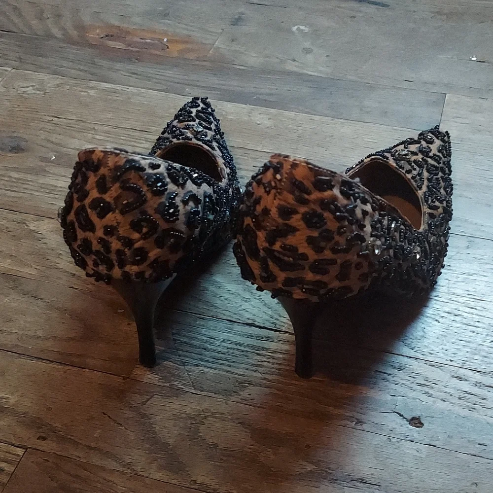 4 For $12 Paprika Brown and Black Heels Sleek Sophisticated Pumps - Picture 10 of 13